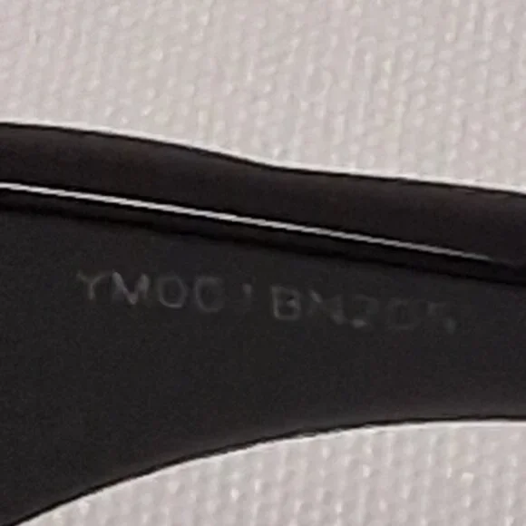Gucci GG0811S Sunglasses (53-21-145)